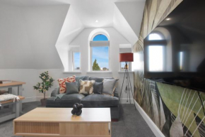 Stadium View Apartments #5 - Charming 2 Bed Flat with View